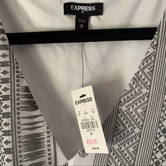 Shimmer Express Tie Front White & Gray Print Blouse - Medium - New With Tags - Picture 8 of 8